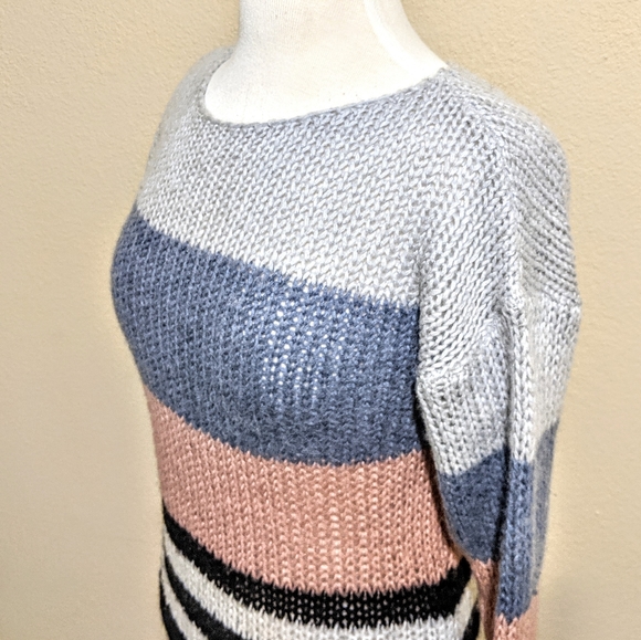 LUCKY loose knit sweater (small) - Picture 5 of 10